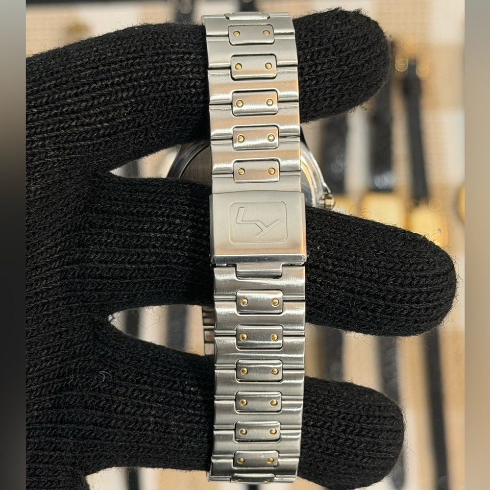 Vintage 1987 Seiko Quartz Landy [Roman Dial] 5P31-6130 Watch
Very Good Condition - Picture 7 of 8